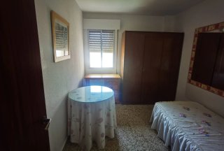Se alquila habitación solo a estudiantes
