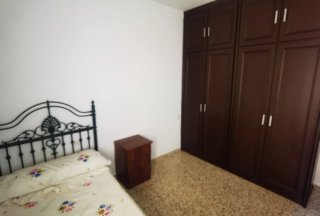 Se alquila habitación solo a estudiantes