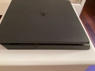 PS4 + 2 Mandos (Negro y Rojo)