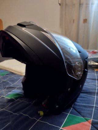 Casco de moto negro mate