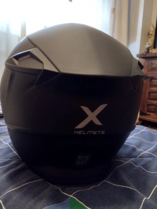 Casco de moto negro mate