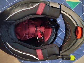 Casco de moto negro mate
