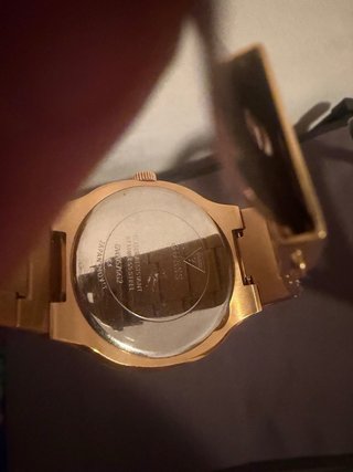 Reloj Guess Dorado y Negro