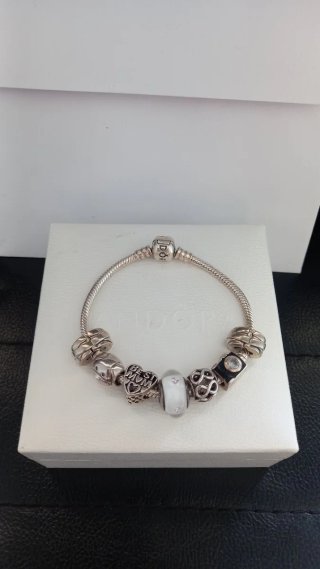 Pulsera Pandora con charms