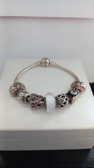 Pulsera Pandora con charms