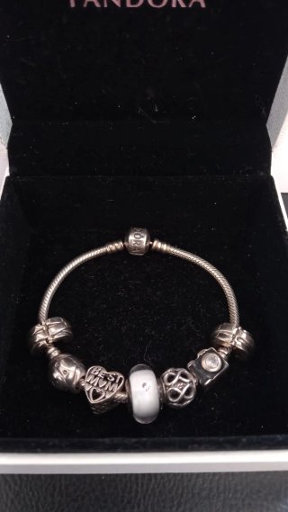 Pulsera Pandora con charms