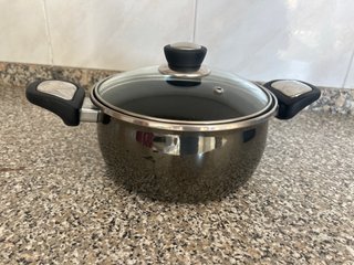 Cazuela 2.5L con tapa de cristal.Precio negociable
