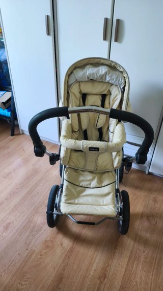 Carro de bebé con capazo y silla color beige