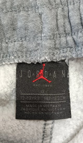 Pantalón Nike Jordan gris