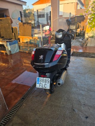 Peugeot Maxi Scooter 125cc Negra