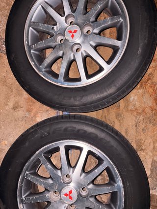 2 Llantas Mitsubishi Galant con neumaticos