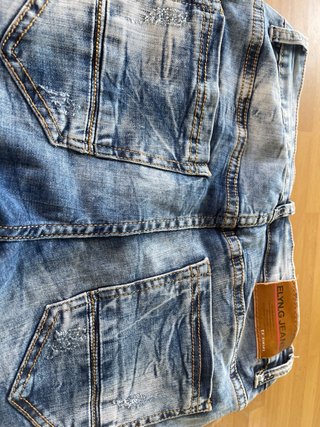 Pantalón tejano desgastado