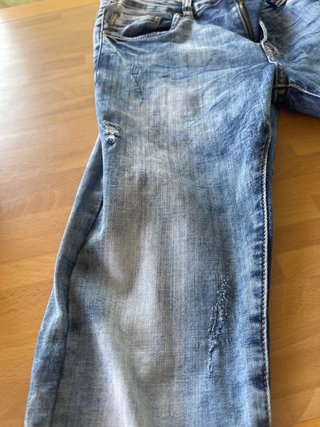 Pantalón tejano desgastado