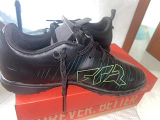Zapatillas deportivas negras y turquesa