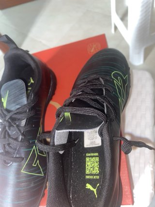 Zapatillas deportivas negras y turquesa