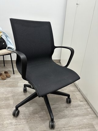 Silla de oficina ergonómica negra