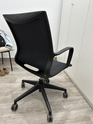 Silla de oficina ergonómica negra