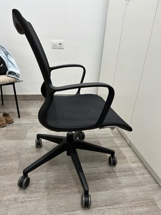 Silla de oficina ergonómica negra