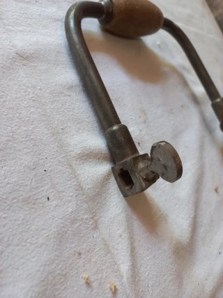 Berbiquí de madera y metal