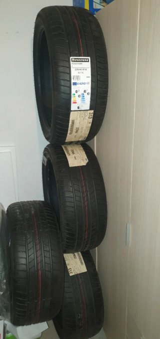 Neumático Firestone Roadhawk 225/40 R18 92Y XL