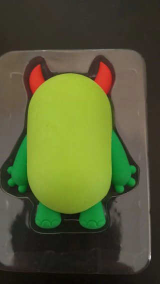 Goma de borrar y pegatinas extraterrestre