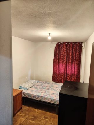 Se alquila habitación