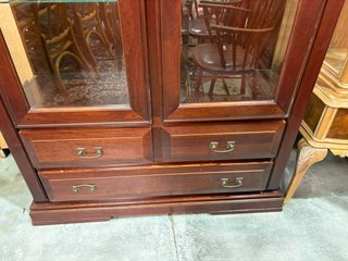 VITRINA DE MADERA