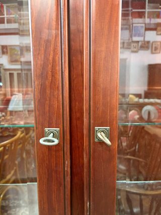 VITRINA DE MADERA
