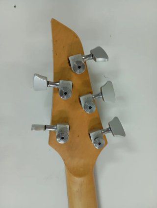 Bajo Eléctrico Carvin Americano Activo