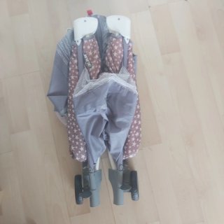 Cuna de viaje infantil plegable con el colchón.