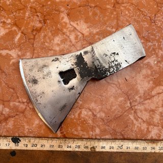 Hacha de metal antigua americana de talla