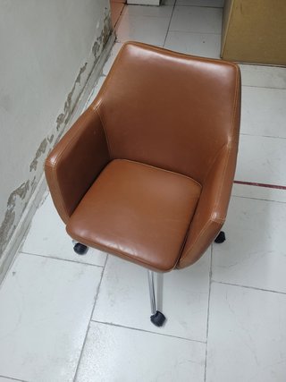 Sillón de oficina giratorio de piel