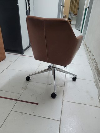 Sillón de oficina giratorio de piel