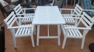 Mesa y 4 sillas blancos de jardín, patio, balcón.