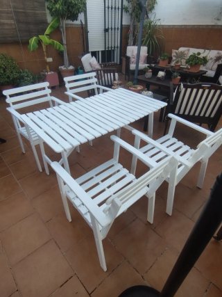 Mesa y 4 sillas blancos de jardín, patio, balcón.