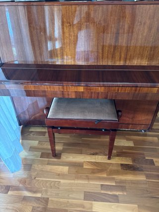 Piano de pared Belarus