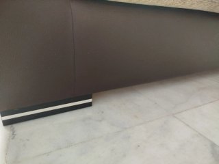 Sofá 2 plazas grande tela beige y negro
