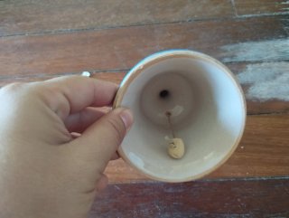 Campana de cerámica decorada