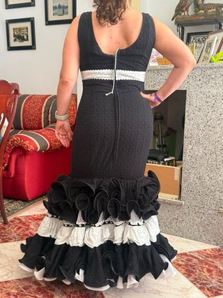 Traje de flamenca negro y blanco