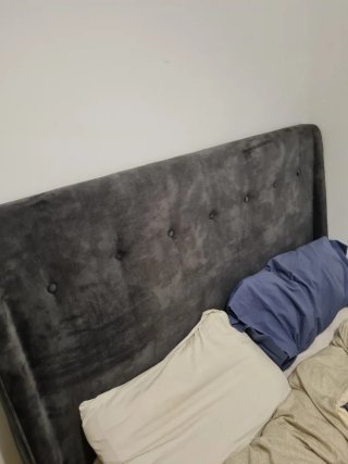 Cabecero de cama gris aterciopelado