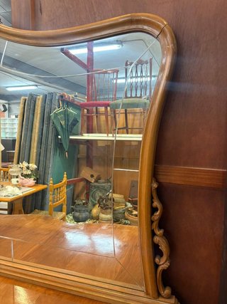 MUEBLE CLÁSICO CON ESPEJO