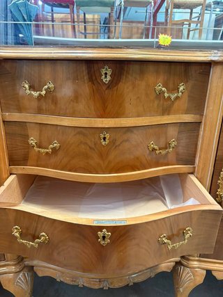 MUEBLE CLÁSICO CON ESPEJO