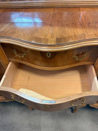 MUEBLE CLÁSICO CON ESPEJO