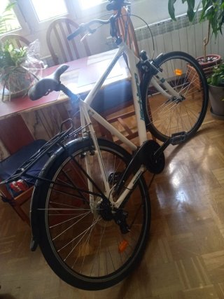 Bicicleta Voyager blanca