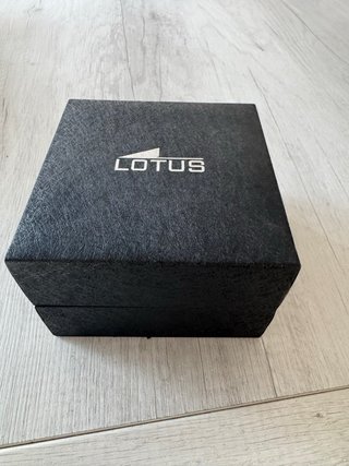 Lotus Cronógrafo Acero Caja y Correa