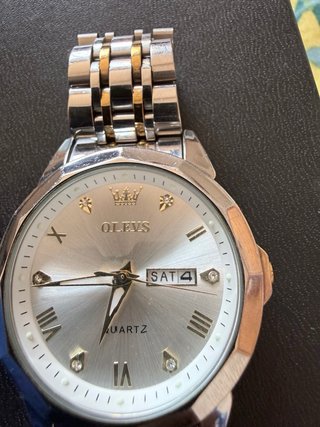 Reloj OLEVS bicolor (oro y plata)