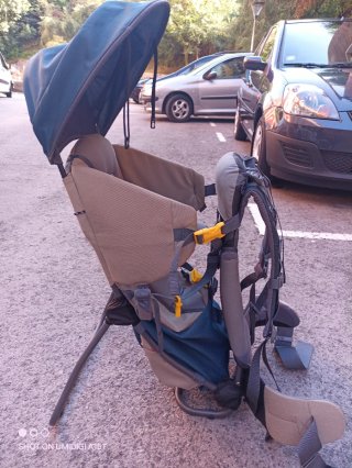 Mochila porta bebés senderismo con parasol
