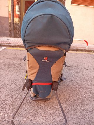 Mochila porta bebés senderismo con parasol