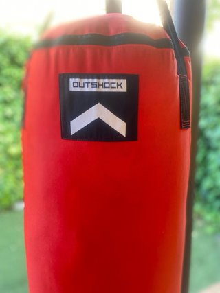 Saco de boxeo Outshock rojo,guantes y protecciones