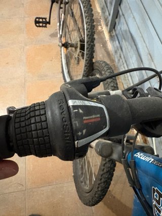 Bicicleta Btwin Marrón y Bicicleta RockRider Azul